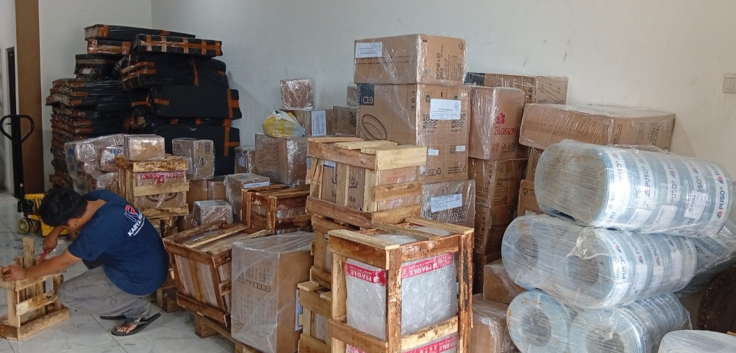 Barang-barang yang sudah dikemas sesuai standar KP Cargo, siap dikirim ke seluruh Indonesia.
