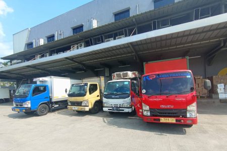 proses penjemputan barang di lokasi pelanggan KP Cargo